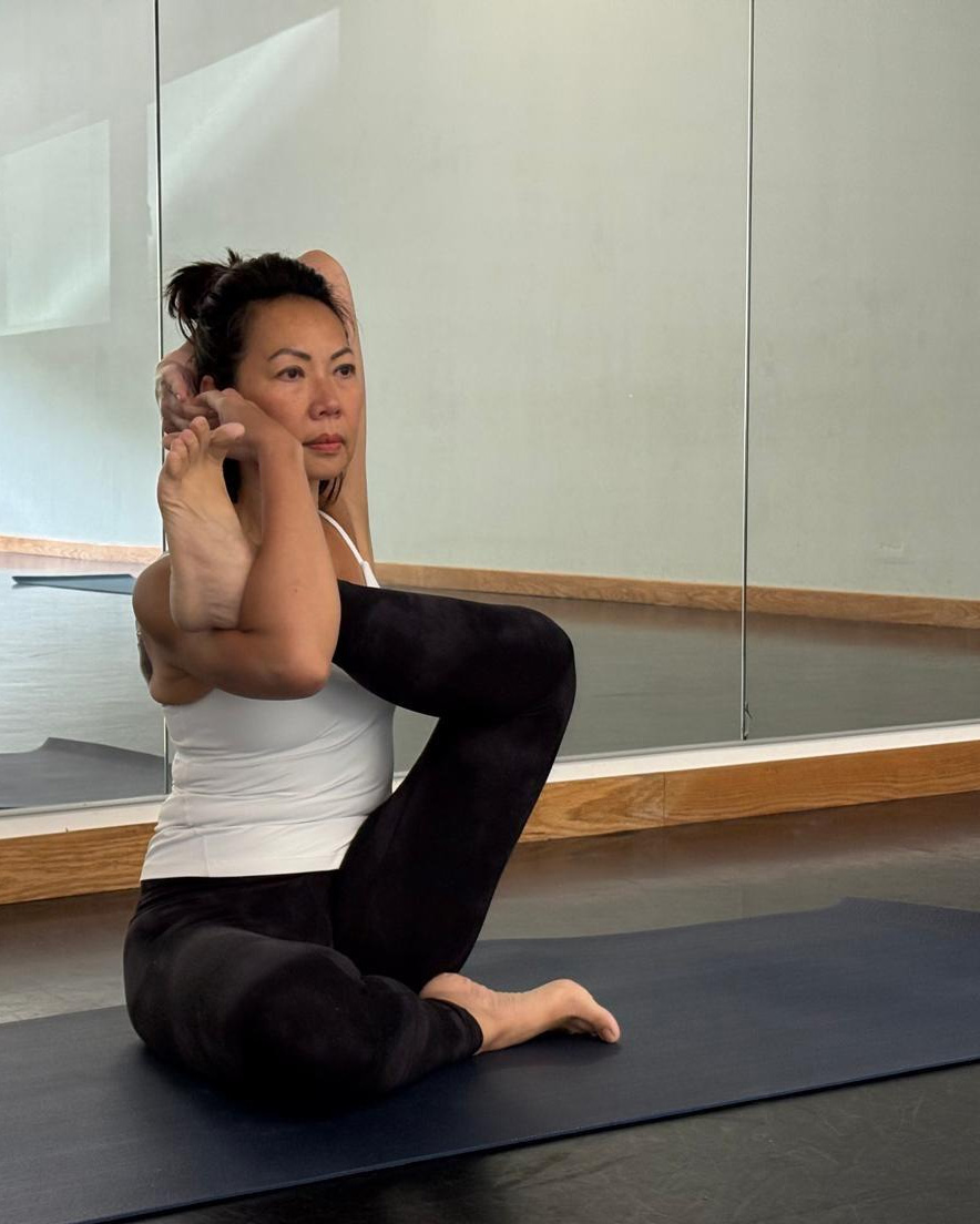 Tracy teaching a Vinyasa flow class